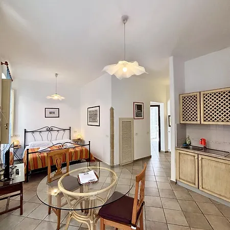 Apart Otel Kallistos & 3*