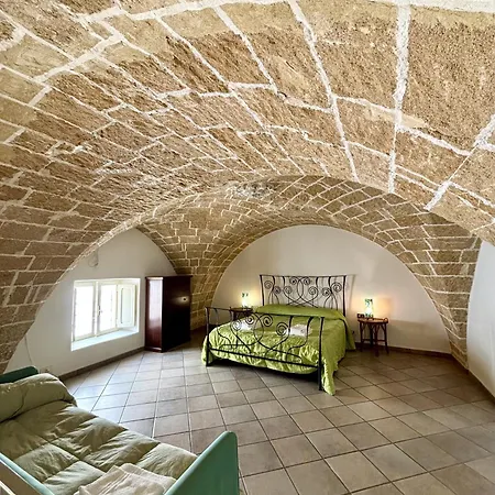 Kallistos & מלון דירות