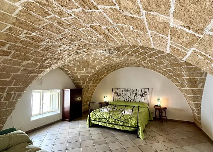 Kallistos & מלון דירות