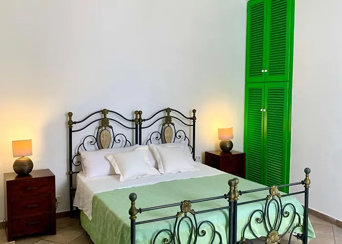 Kallistos & מלון דירות 3*